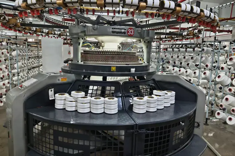 Seamless circular knitting — Eliian activewear factory, Xiamen