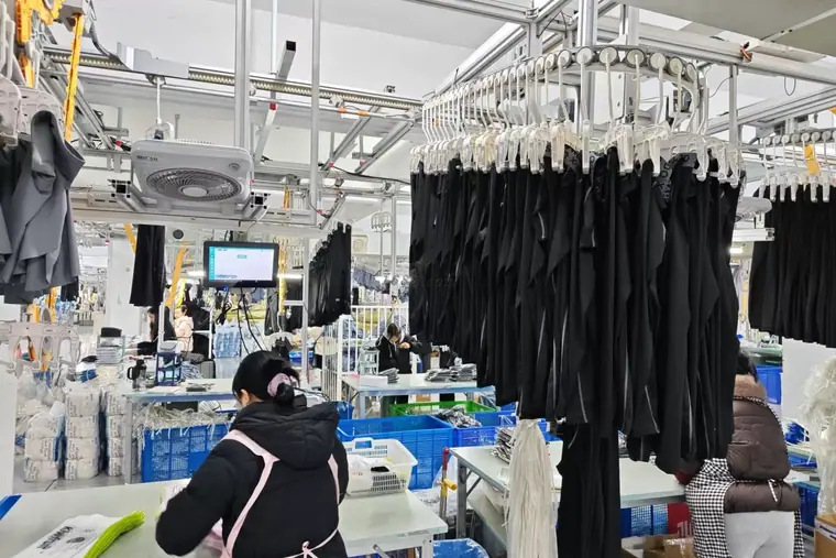 Hanger conveyor — Eliian activewear factory, Xiamen